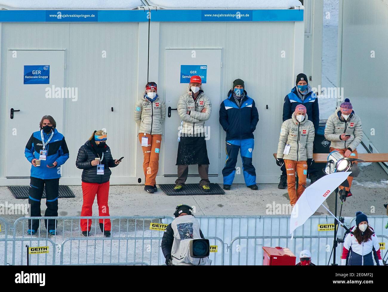 Deutsche Mannschaft beim Vierschanzentournee Skisprung im Olympiastadion, große Olympiaschanze in Garmisch-Partenkirchen, Bayern, Deutschland, 01. Januar 2021. © Peter Schatz / Alamy Live News Stockfoto