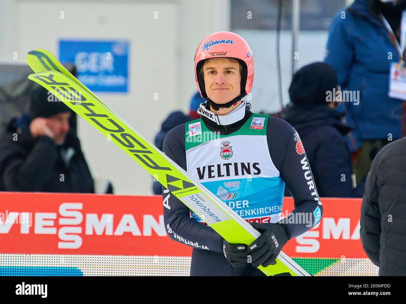 Im Einsatz beim Vierschanzentournee Skisprung im Olympiastadion, große Olympiaschanze in Garmisch-Partenkirchen, Bayern, Deutschland, 01. Januar 2021. © Peter Schatz / Alamy Live News Stockfoto
