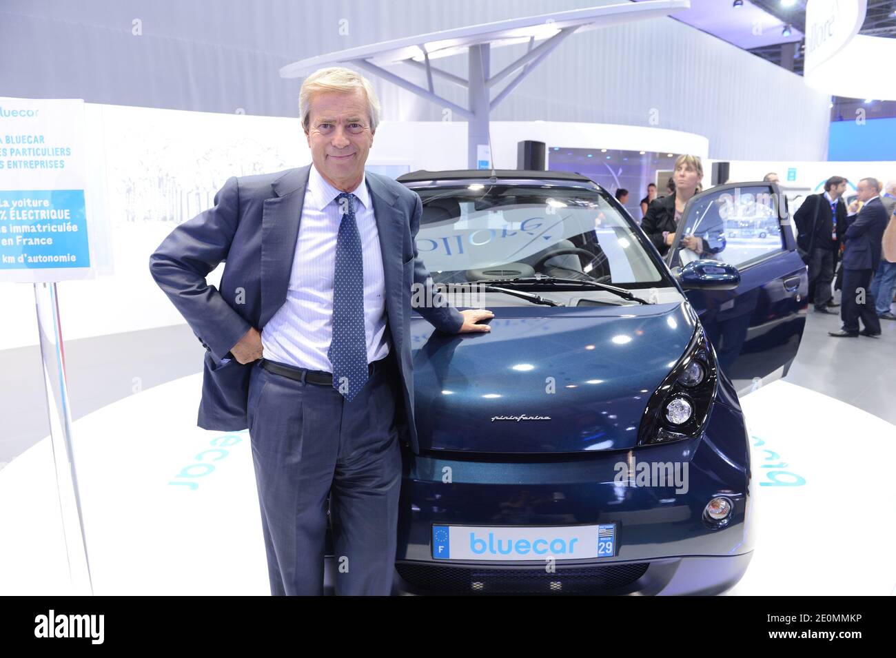 Der Vorsitzende der Bollore Group, Vincent Bollore, präsentiert am ersten Pressetag des Pariser Automobilsalon 2012 sein "Blaues Auto" (gebraucht für Autolib), bekannt als "Mondial de l'Automobile" am 27. September 2012 in Paris, Frankreich. Foto von Ammar Abd Rabbo/ABACAPRESS.COM Stockfoto