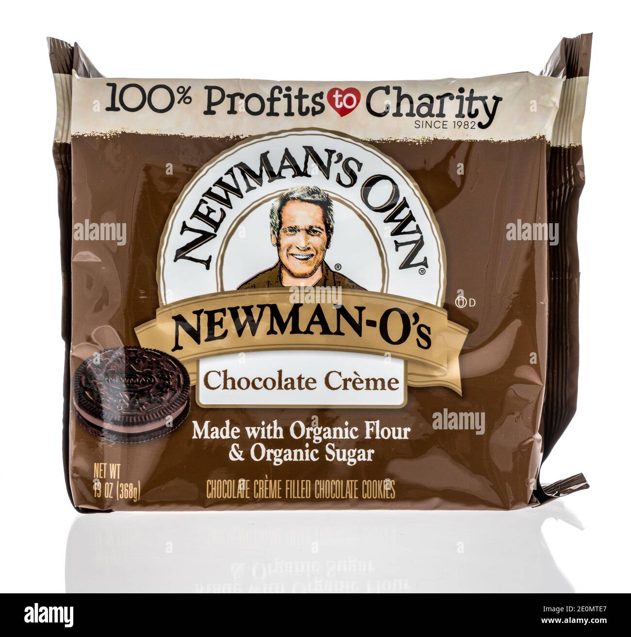 Winneconne, WI -30 Dezember 2020: Ein Paket von Newmans eigenen Cookies auf einem isolierten Hintergrund. Stockfoto