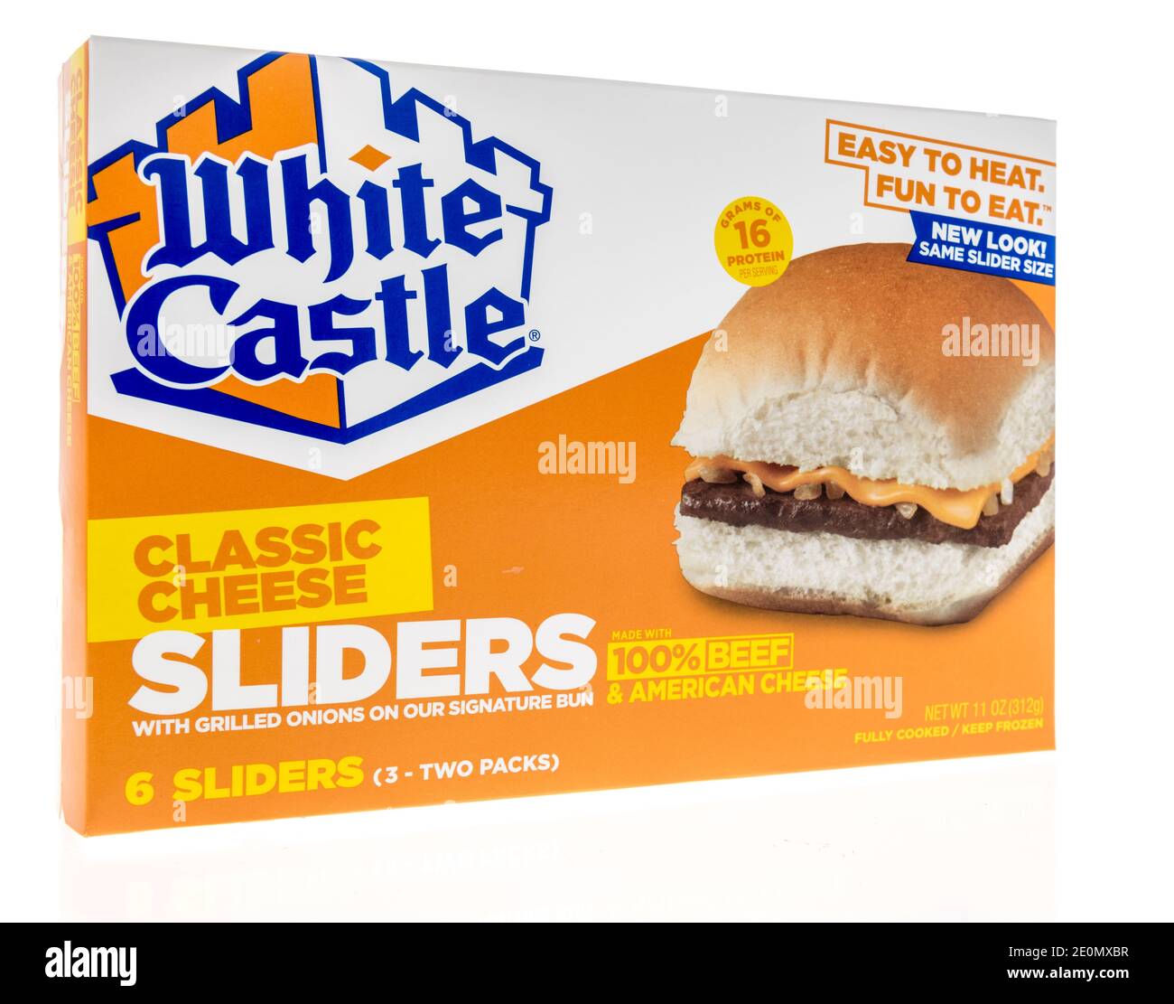 Winneconne, WI -30 Dezember 2020: Ein Paket von White Castle klassischen Käse Schieber auf einem isolierten Hintergrund. Stockfoto