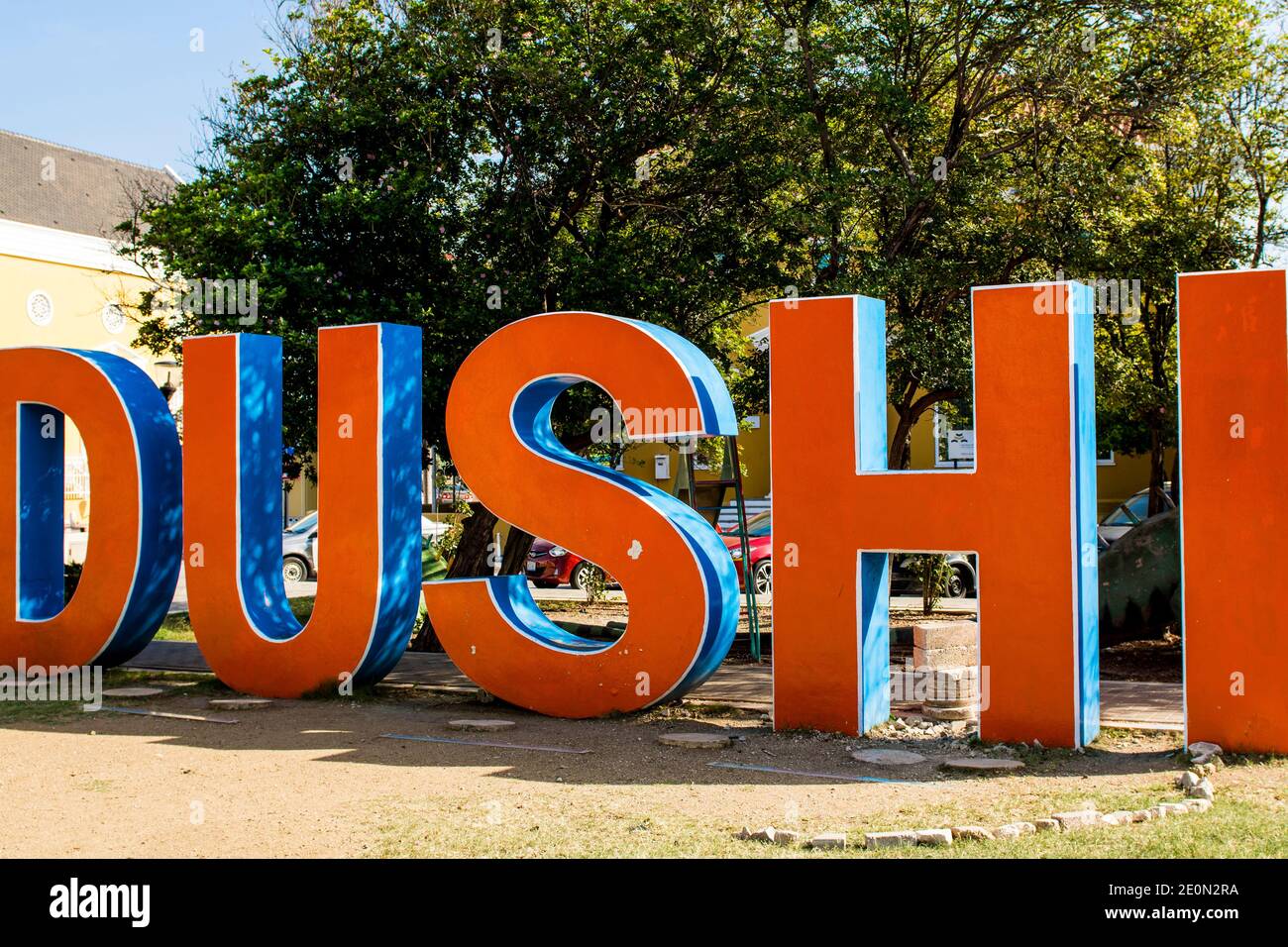 Rotes Dushi (Papiamento für lecker) Schild in Willemstad, Curacao. Stockfoto