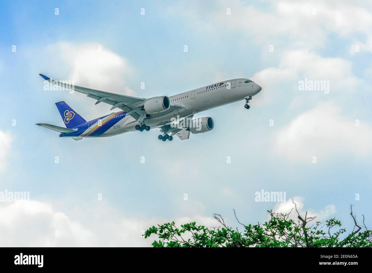 Singapur - 1. Februar 2020: Tha IR Airbus 350-900 Landung in Singapur Stockfoto