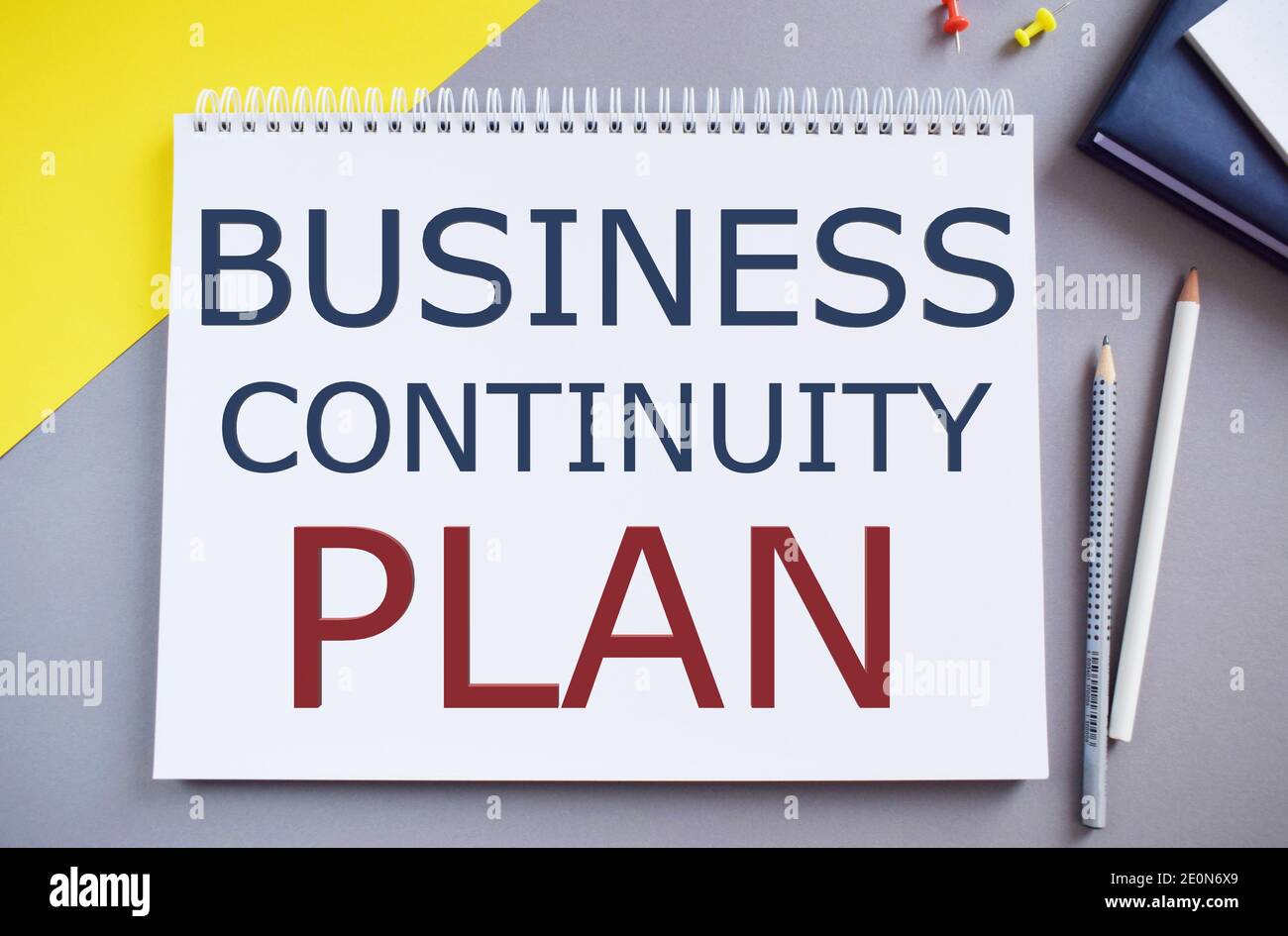 Text des Business-Continuity-Plans in Notebook.Konzeptfoto Erstellen von Systemvermeidung behandeln Sie potenzielle Bedrohungen. Stockfoto
