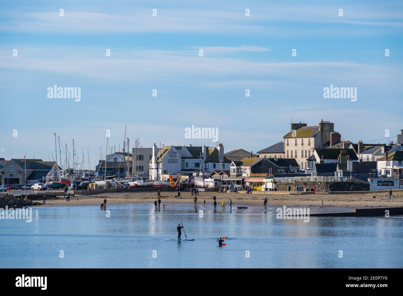 Lyme Regis, Dorset, Großbritannien. Januar 2021. UK Wetter: Ein knackiger, heller und sonniger Wintertag im Badeort Lyme Regis. Kredit: Celia McMahon/Alamy Live Nachrichten Stockfoto