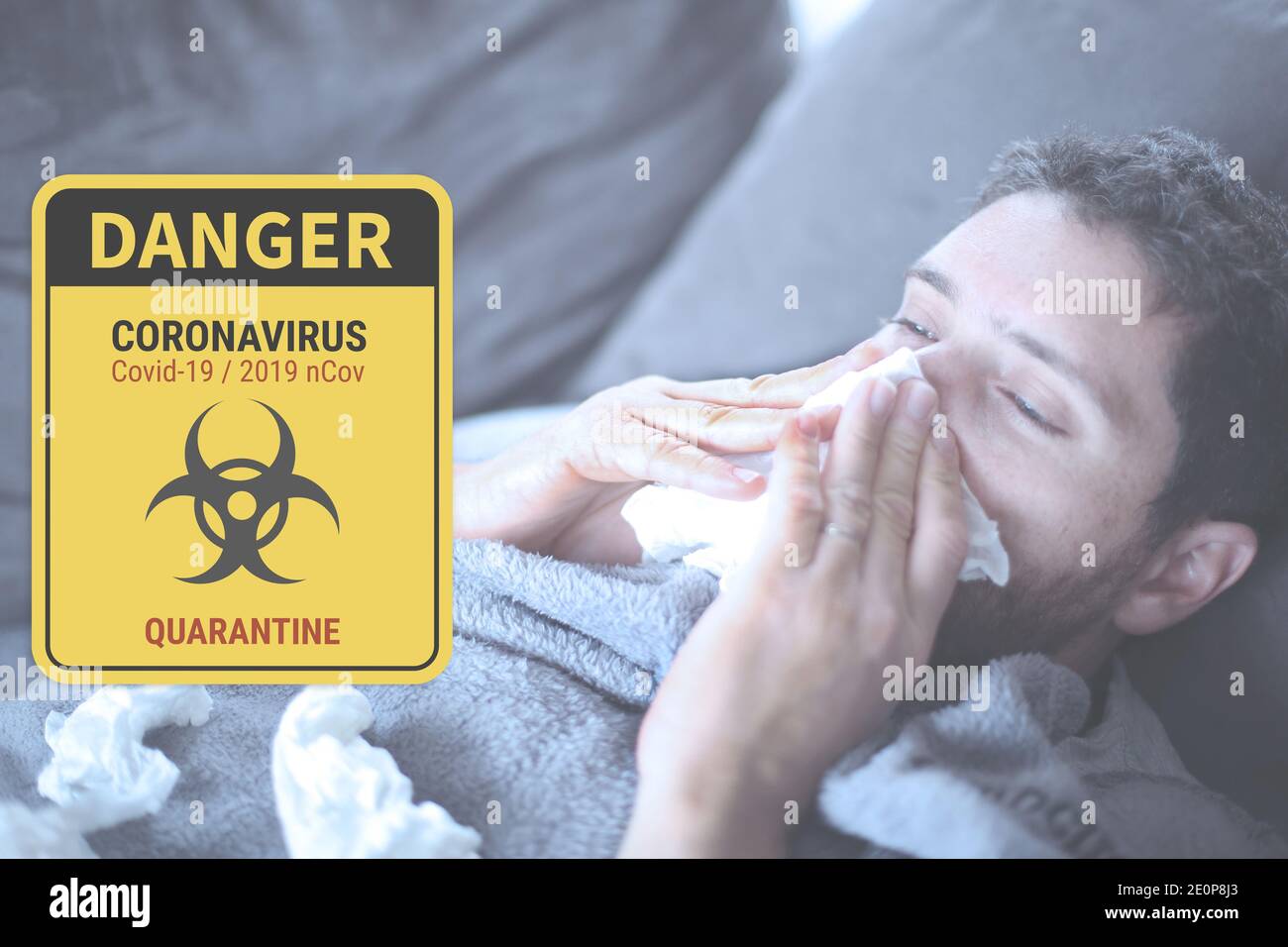 Mann mit Coronavirus Covid-19 wird zu Hause eingesperrt Stockfoto