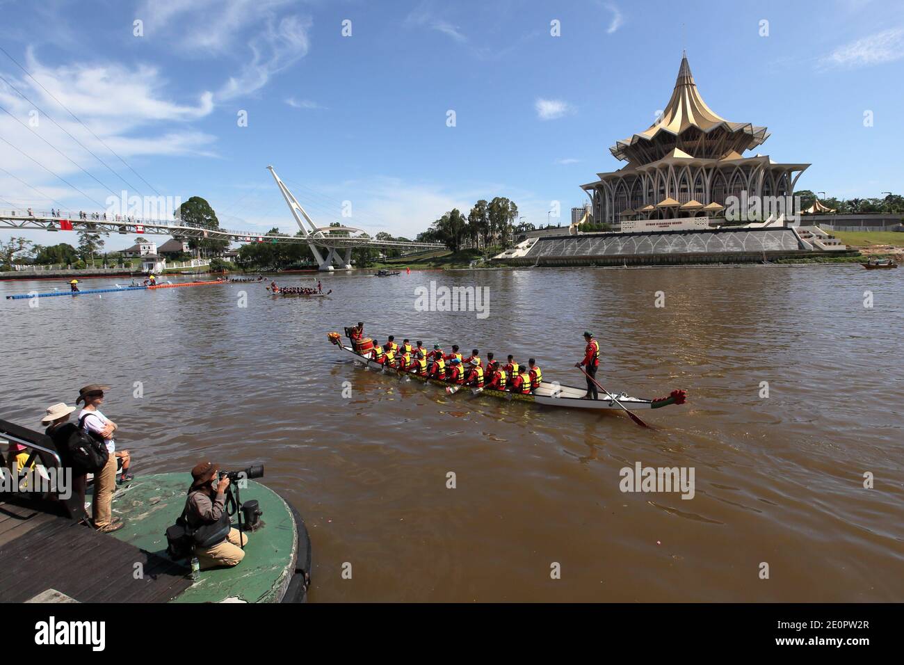 Internationales Drachenbootrennen 2019, Sarawak River, Kuching Water Front, Altstadt Kuching, Kuching, Sarawak, Malaysia Stockfoto