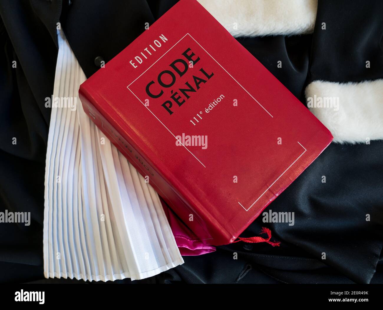 Justiz, Code Pénal, Code civil, droit Français - livre Rouge isolé Stockfoto