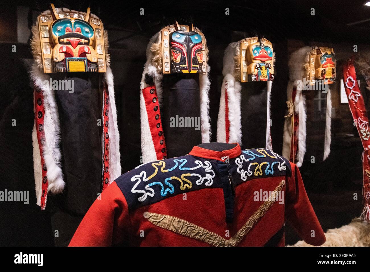 Ausstellung von Tlingit-Artefakten im George Johnston Museum auf dem Alaska Highway in Teslin, Yukon, Kanada. Stockfoto