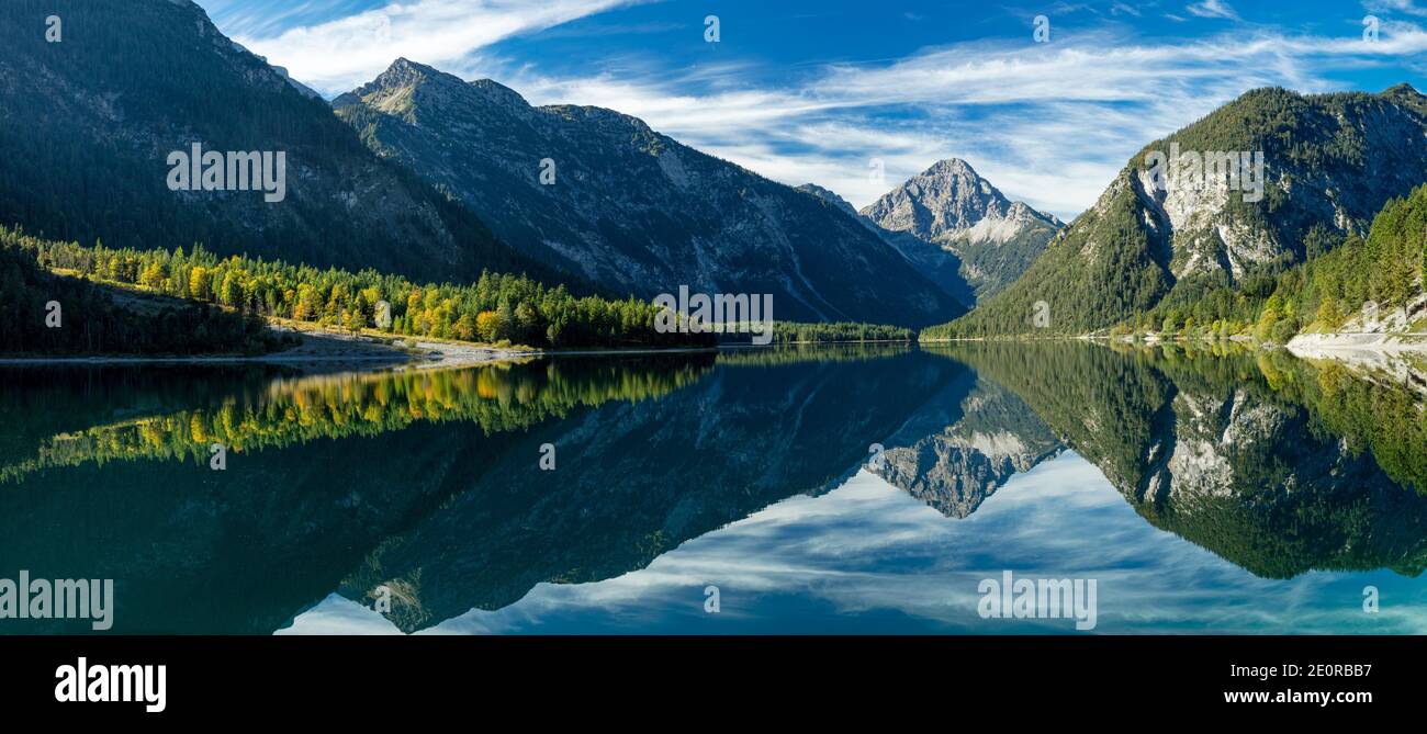 Tiroler Alpen spiegelt sich in Plansee, Tirol, Österreich Stockfoto