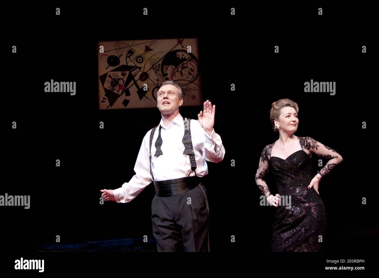 Anthony Head (Flan), Lesley Manville (Ouisa) in SIX DEGREES OF SEPARATION von John Guare im Old Vic Theatre, London SE1 19/01/2010 Design: Jonathan Fensom Beleuchtung: Jason Taylor Regie: David Grindley Stockfoto