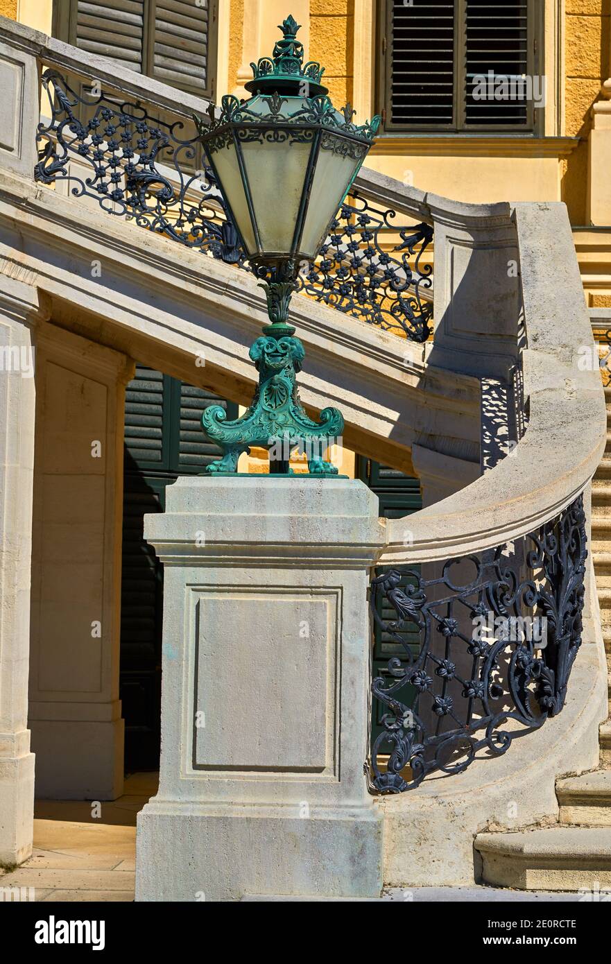 Treppe von Schloss Schönbrunn. Wien, Österreich Stockfoto