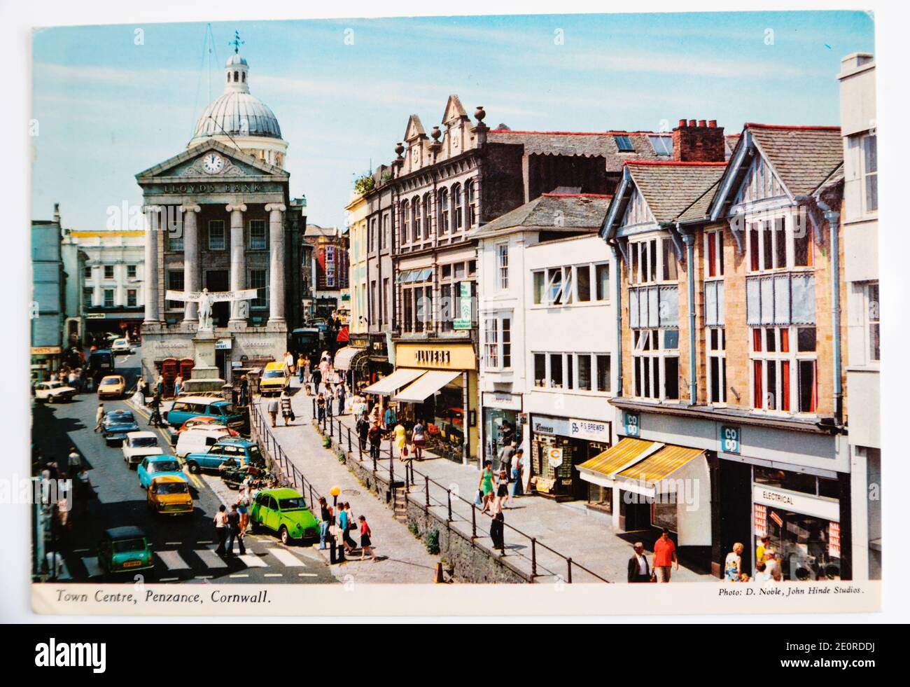 Alte Postkarte, die das Stadtzentrum von Penzance in Cornwall in den 1980er Jahren zeigt. Stockfoto