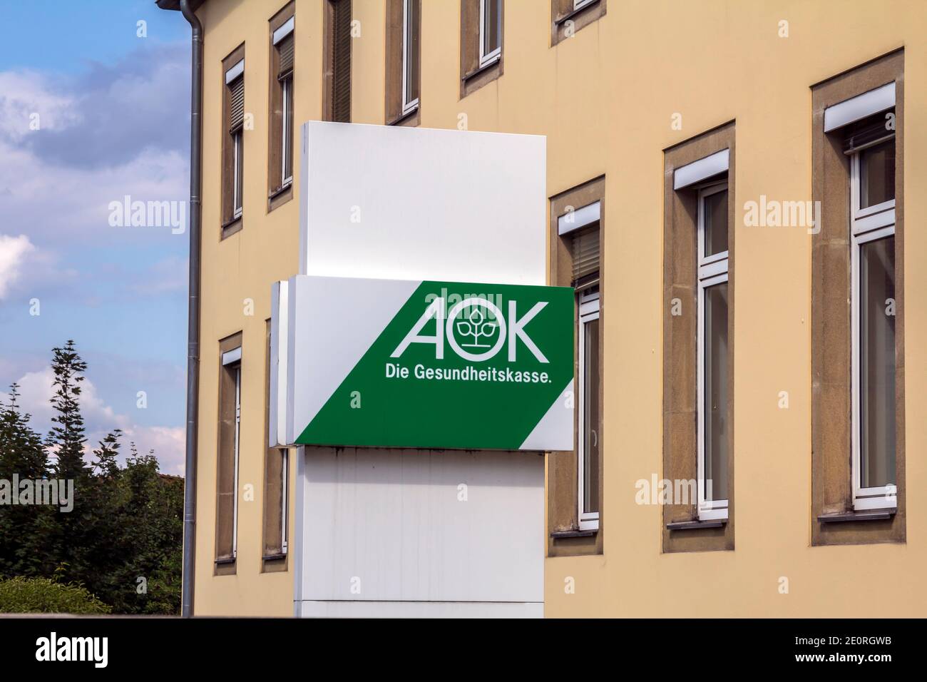 Weissenburg, Deutschland : AOK-Logo der gesetzlichen Krankenkasse. Die AOK ist eine der führenden Krankenkassen in Deutschland Stockfoto