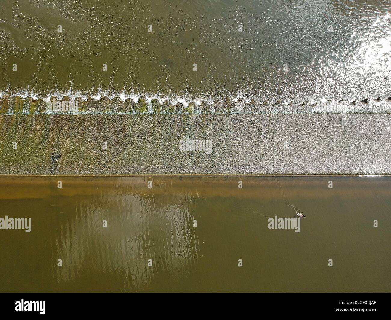 Wehr am Fluss Berounka in Hyskov, Tschechische republik in der mittelböhmischen Region Stockfoto