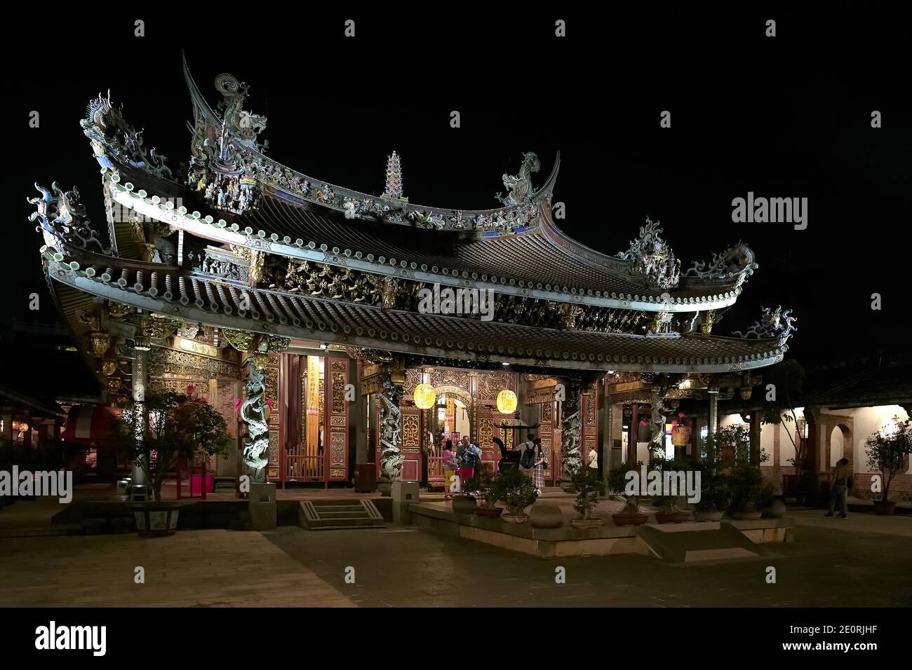 Dalongdong Baoan Tempel bei Nacht, Taipei, Taiwan Stockfoto
