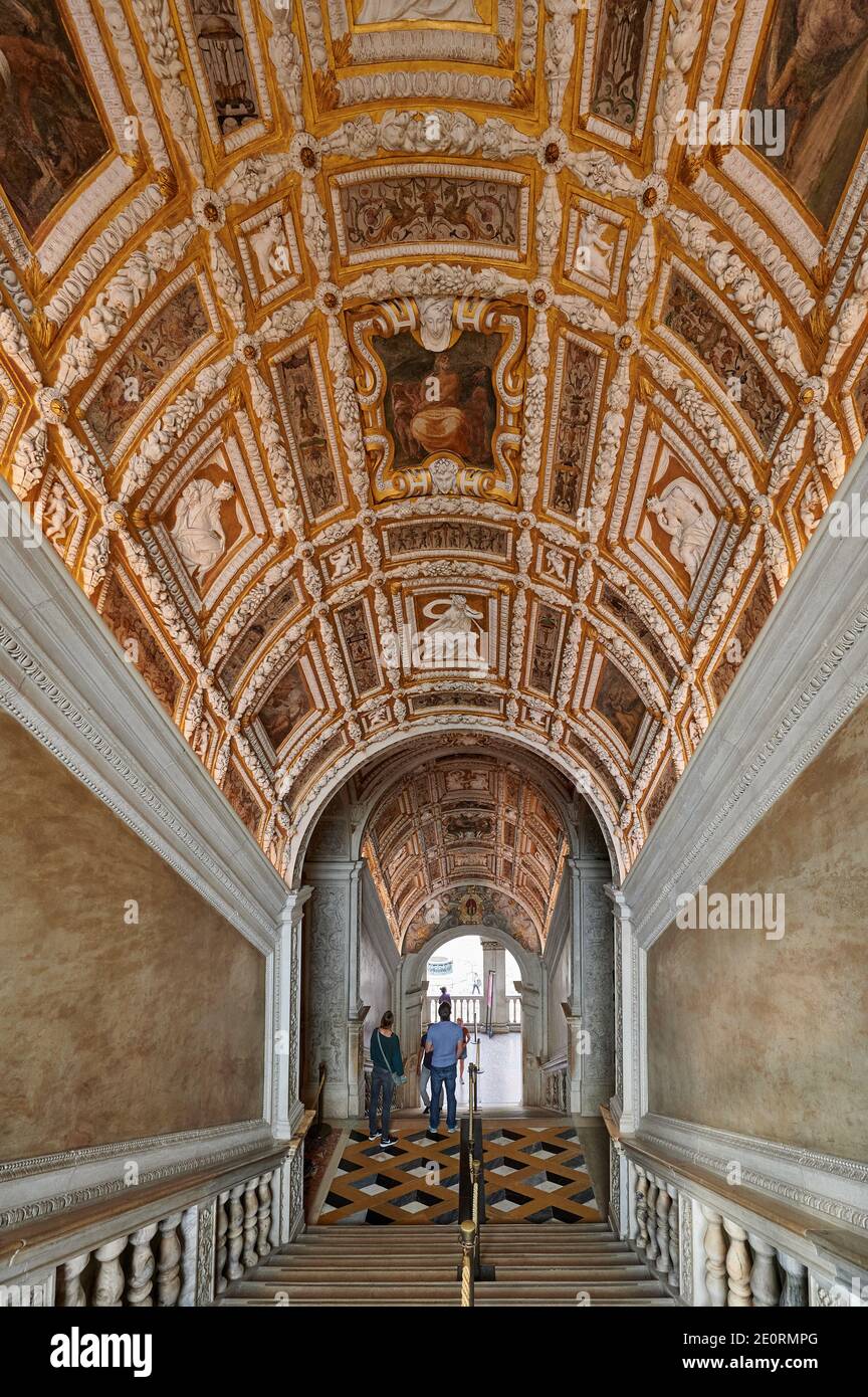 Welcher Maler Hat Im Palazzo Ducale Dogenpalast Das Deckenfries Gemalt Deckenmalerei und Stuck im Treppenhaus Scala D'Oro, Dogenpalast