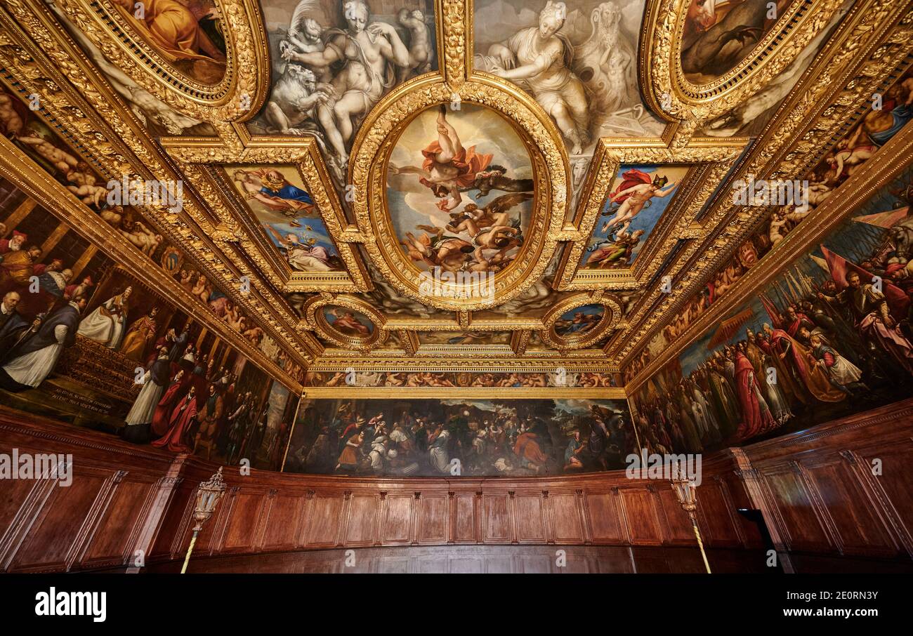 Fresken und Stuckarbeiten in der Sala del Consiglio dei Dieci, Dogenpalast, Palazzo Ducale, Venedig, Venetien, Italien Stockfoto