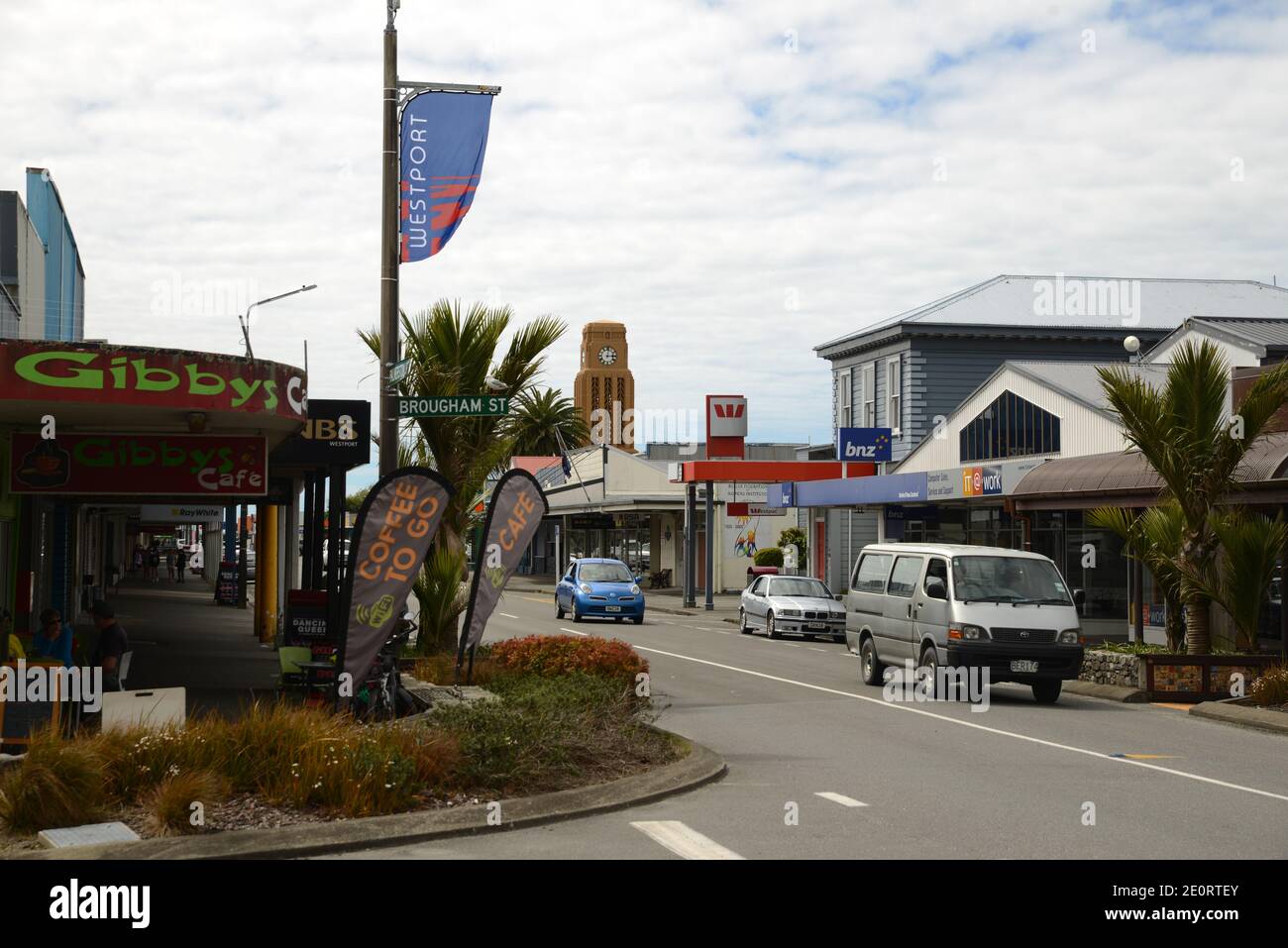 WESTPORT, NEUSEELAND, 14. NOVEMBER 2020: Hauptstraße von Westport an der Westküste Neuseelands. Stockfoto