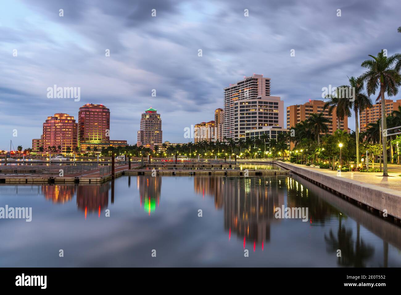 West Palm Beach, Florida, USA Skyline auf den Intracoastal Waterway. Stockfoto