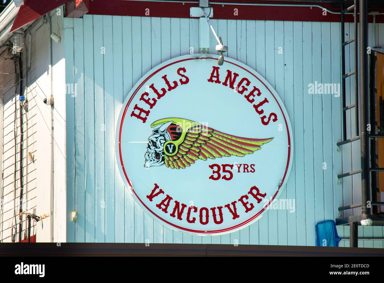 Vancouver, Kanada - Juli 13,2020: Blick auf das Schild Hells Angels Club Building in Vancouver Stockfoto