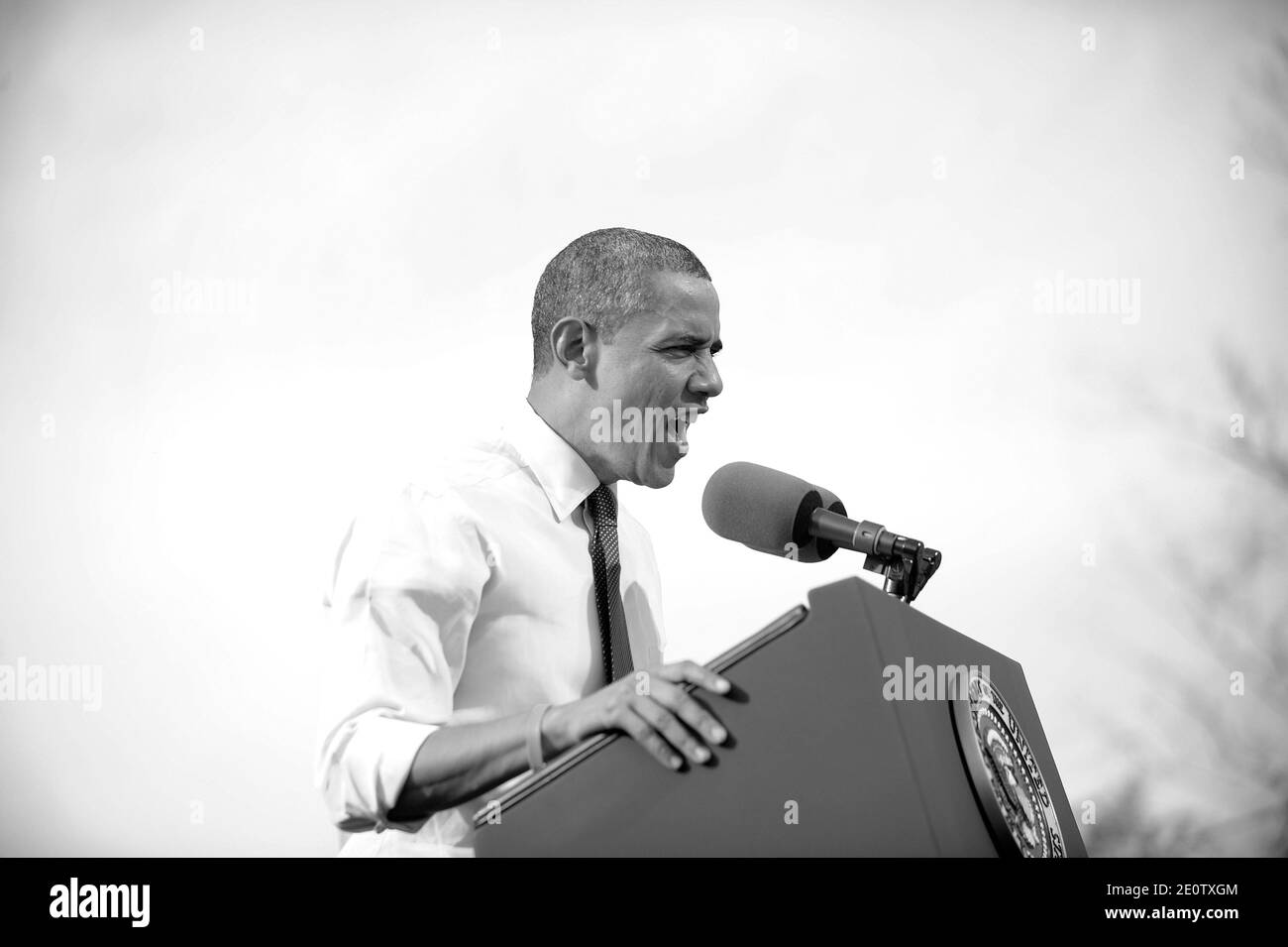 Soeben veröffentlicht: US-Präsident Barack Obama nimmt an einer Wahlkampfveranstaltung an der Elm Street Middle School in Nashua, New Hampshire, USA, am 27. Oktober 2012 Teil. Foto von Olivier Douliery/ABACAPRESS.COM Stockfoto