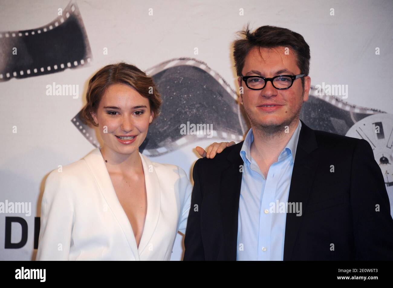 Deborah Francois und Regisseur Regis Roinsard nehmen am 11. November 2012 an der Photocall 'Populaire' während des 7. Filmfestivals in Rom im Auditorium Parco della Musica in Rom Teil. Foto von Aurore Marechal/ABACAPRESS.COM Stockfoto