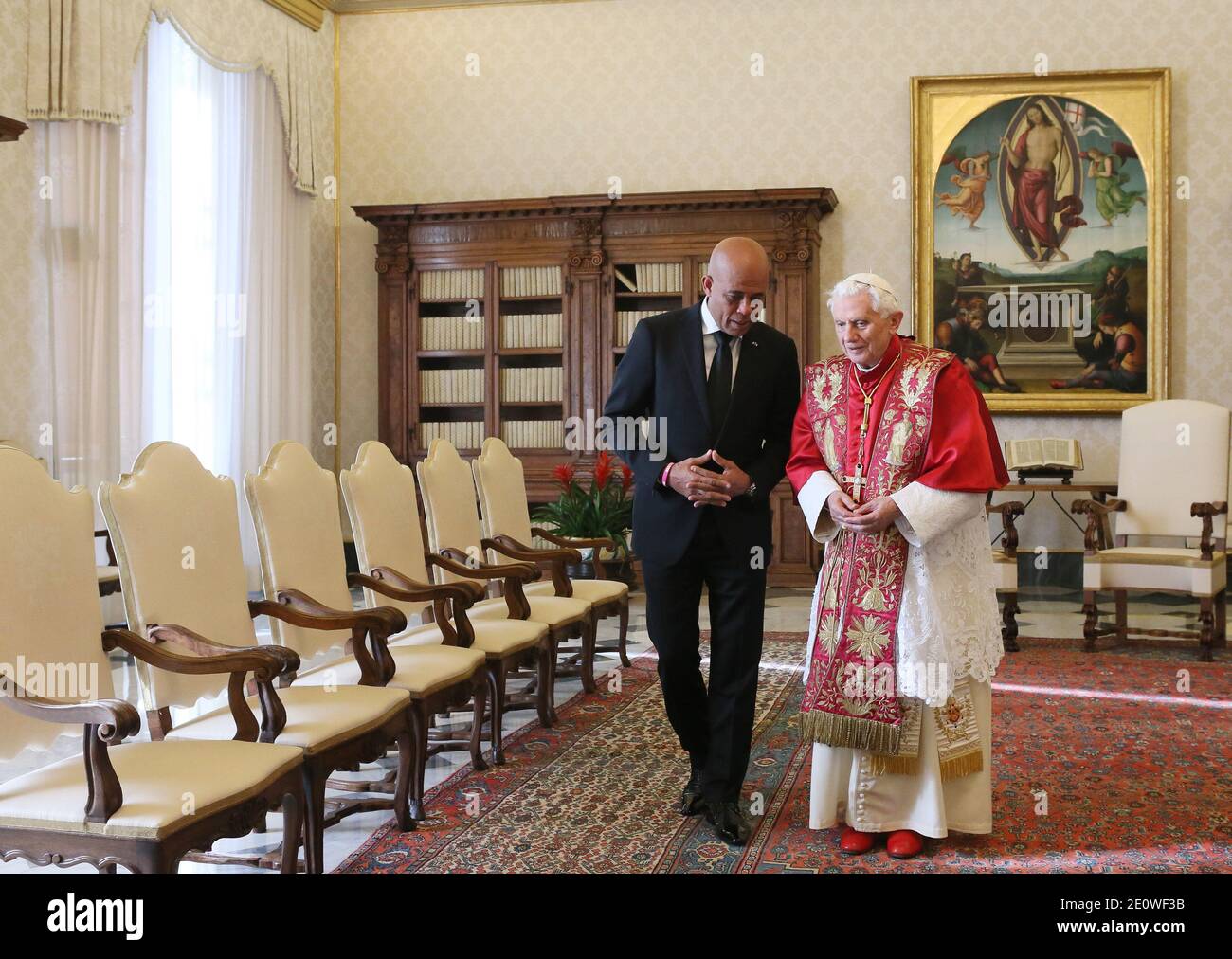 Papst Benedikt XVI. Trifft den haitianischen Präsidenten Michel Joseph Martelly am 21. November 2012 im Vatikan. Foto von ABACAPRESS.COM Stockfoto