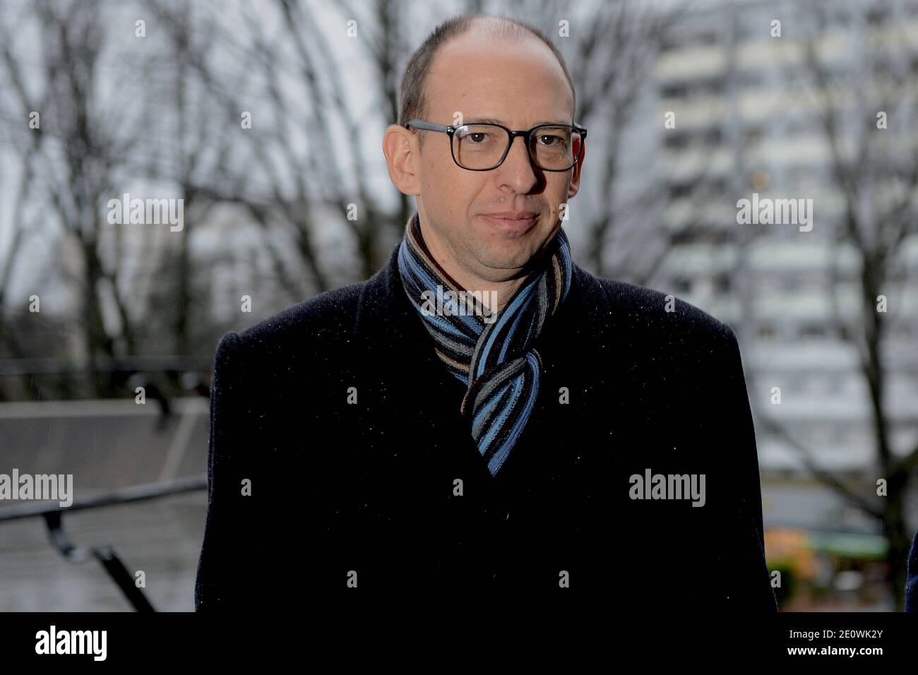 Der französische Genetiker Laurent Segalat kommt am 29. November 2012 zu seinem Berufungsverfahren im Gerichtsgebäude der Eremitage in Lausanne, Schweiz. Segalat wurde in der ersten Verhandlung im vergangenen Juni für unschuldig erklärt, aber die Verteidigung appellierte. Das Gericht versucht, Licht auf den mysteriösen Tod der 66-jährigen Catherine Segalat zu werfen, die von ihrem Stiefsohn Laurent Segalat am 9. Januar 2010 in Vaux-sur-Morges leblos gefunden wurde. Segalat wird des Mordes beschuldigt, behält aber seine Unschuld bei. Foto von Jean-Guy Python/ABACAPRESS.COM Stockfoto