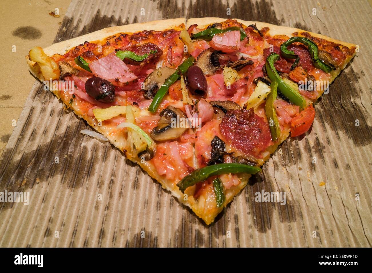 Pizza zum Mitnehmen im Karton. Stockfoto