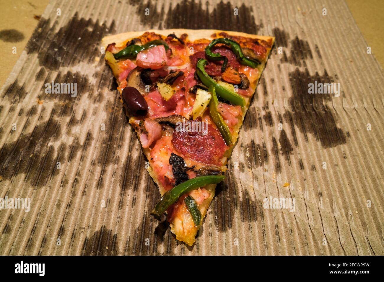 Pizza zum Mitnehmen im Karton. Stockfoto