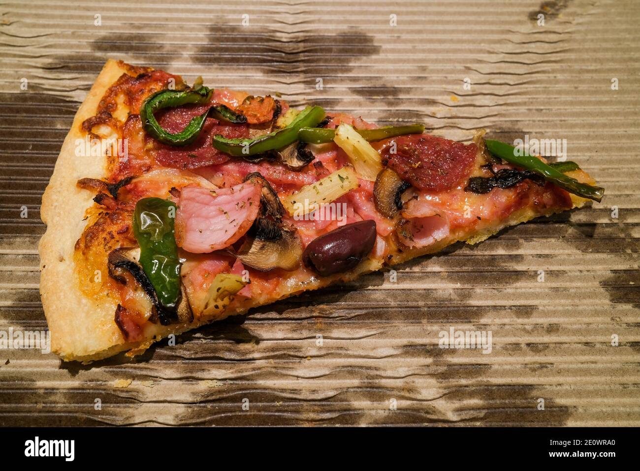 Pizza zum Mitnehmen in Pappkarton. Stockfoto