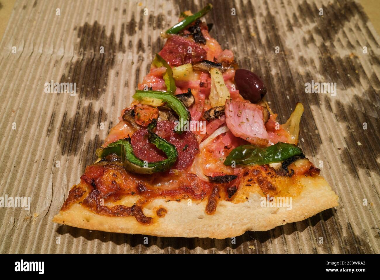 Pizza zum Mitnehmen in Pappkarton. Stockfoto