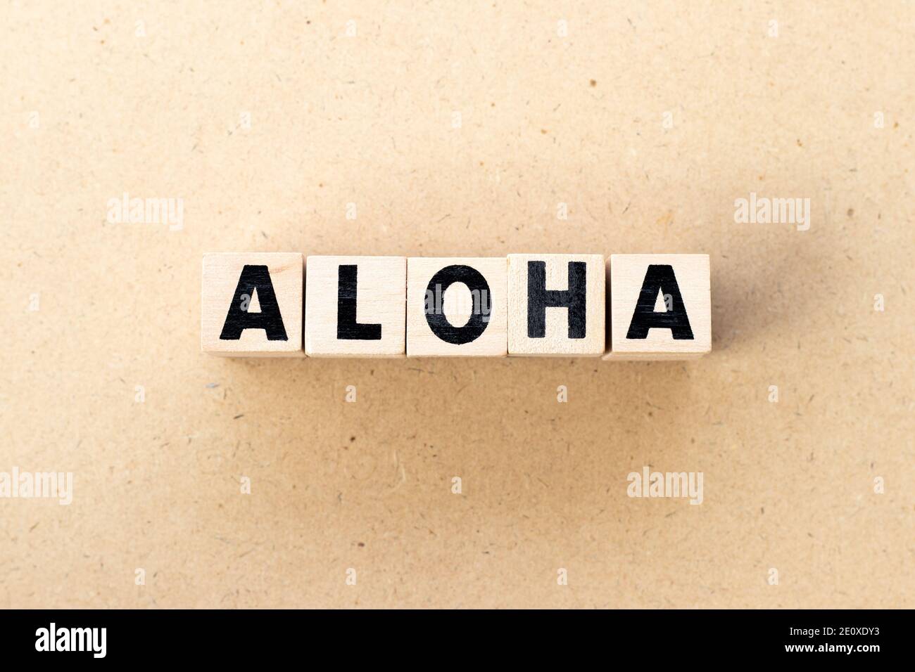Alphabet Buchstaben Block in Wort Aloha auf Holz Hintergrund Stockfoto