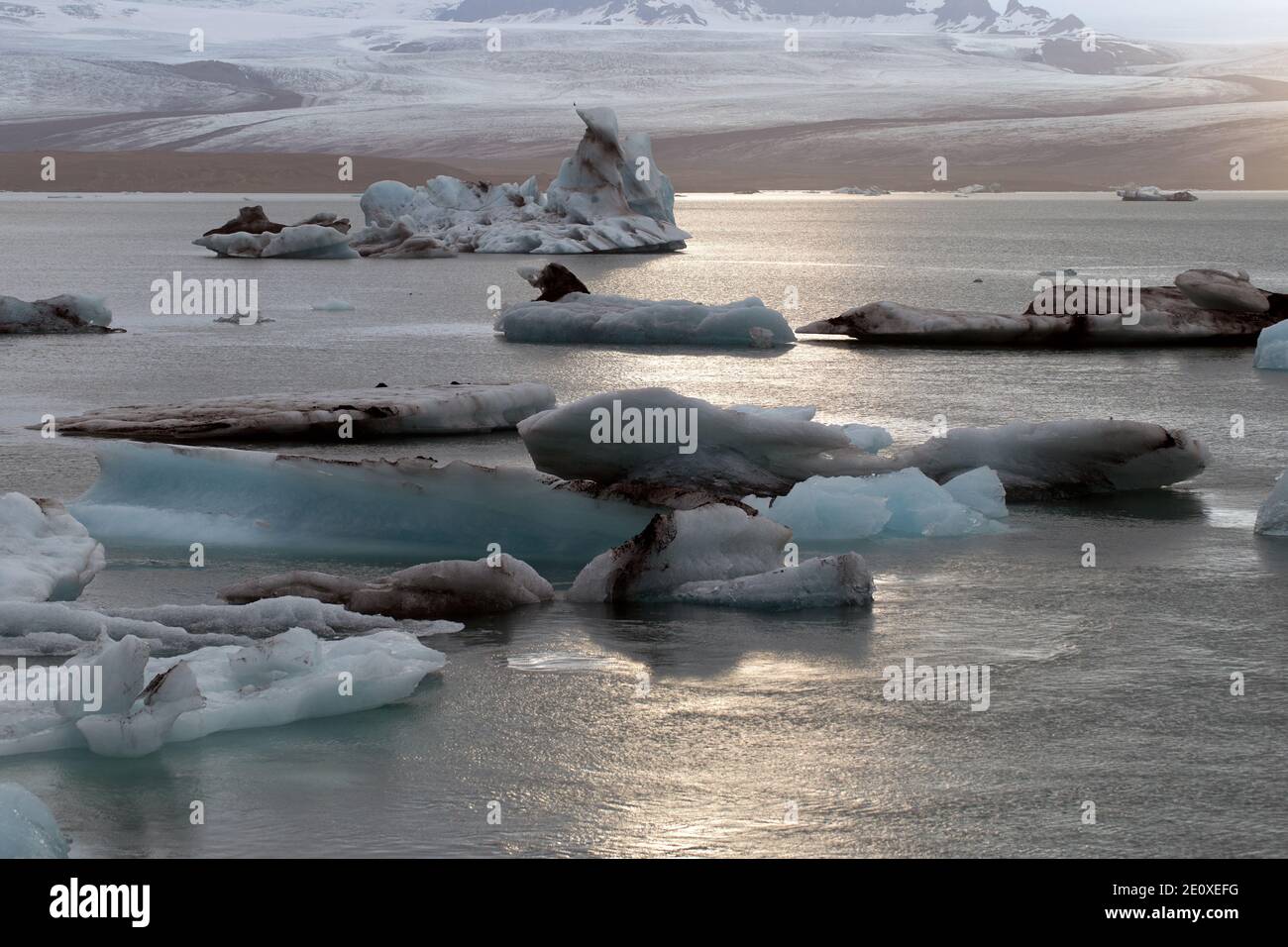 Sonnengebadet farbige Eisschollen in der Glacier Lagoon Stockfoto