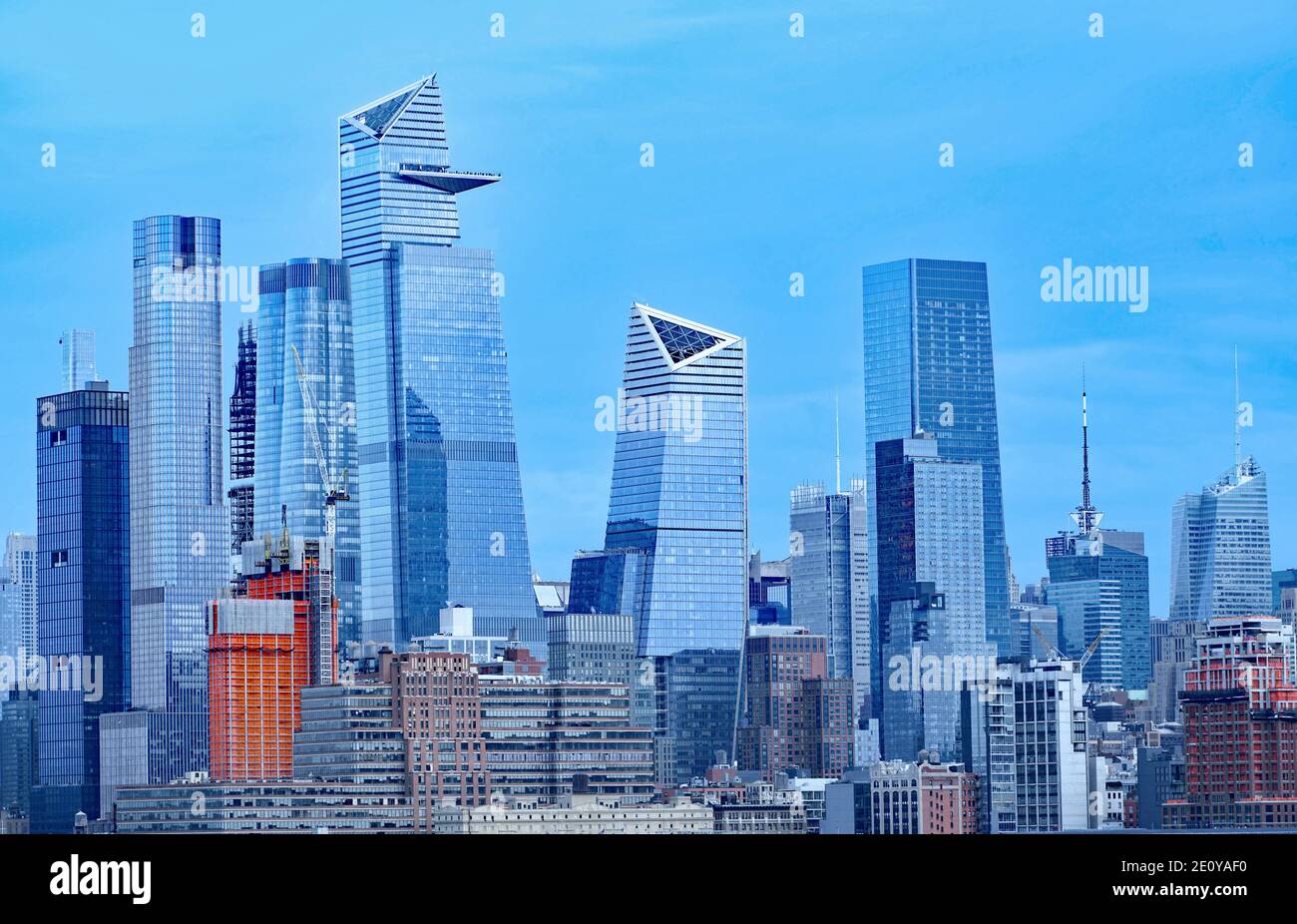 Manhattan Midtown Skyline im Dezember 2020, zeigt Hudson Yards von der anderen Seite des Hudson River aus gesehen Stockfoto