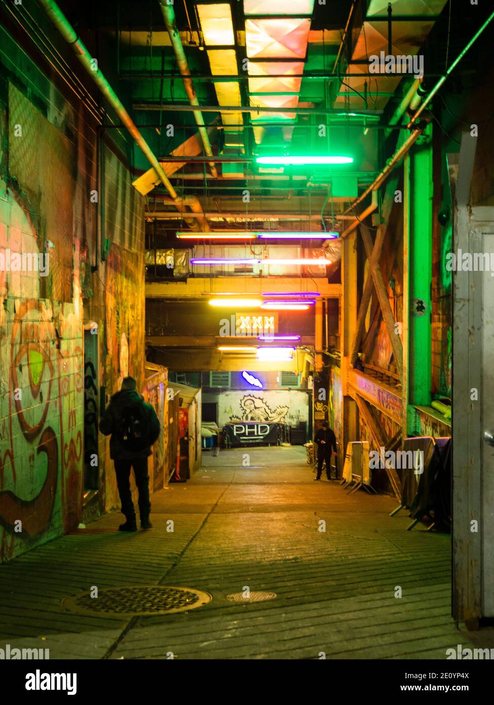 New York City, NY (USA) - 16. November 2019: Rücker Eintritt in den PHD Club in Manhattans W 16th St. Stockfoto