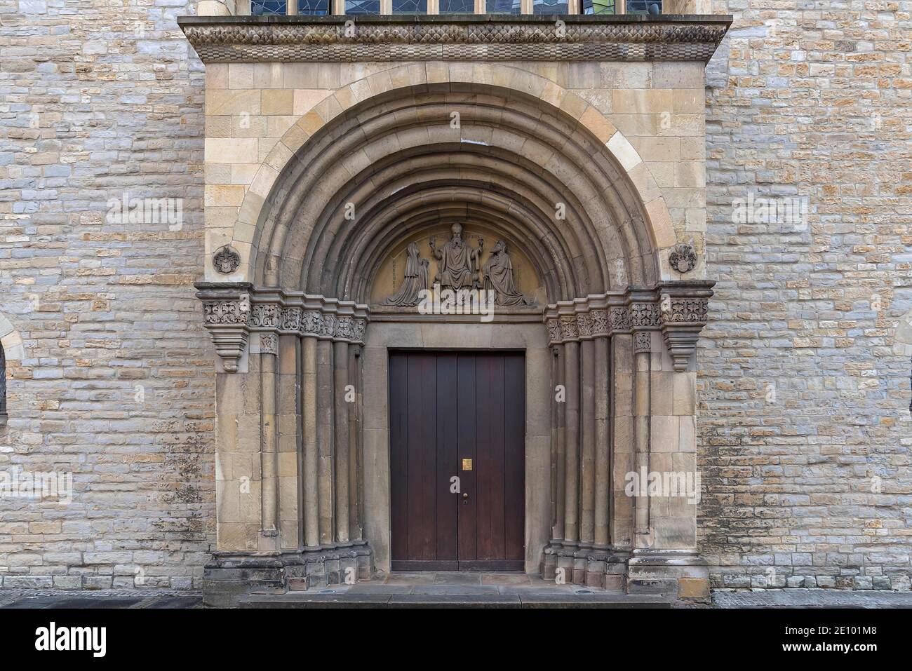 Romanisches Eingangsportal der St. Ludgeri Kirche, Münster, Nordrhein-Westfalen, Deutschland, Europa Stockfoto