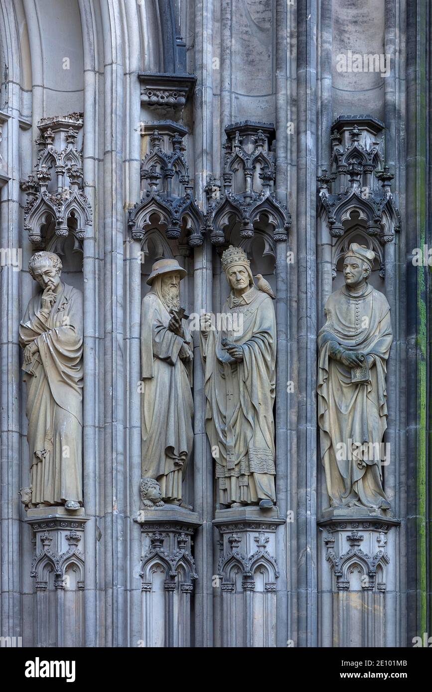 Heiligenfiguren am Eingangsportal der Lamberti-Kirche, Münster, Nordrhein-Westfalen, Deutschland, Europa Stockfoto