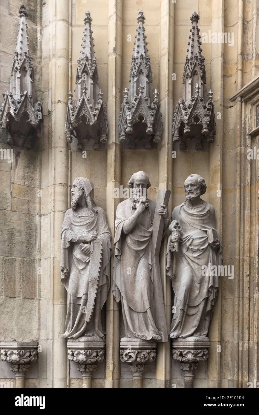 Skulpturen von drei Märtyrern Überwasser Eingangsportal der Liebfrauenkirche, Münster, Nordrhein-Westfalen, Deutschland, Europa Stockfoto