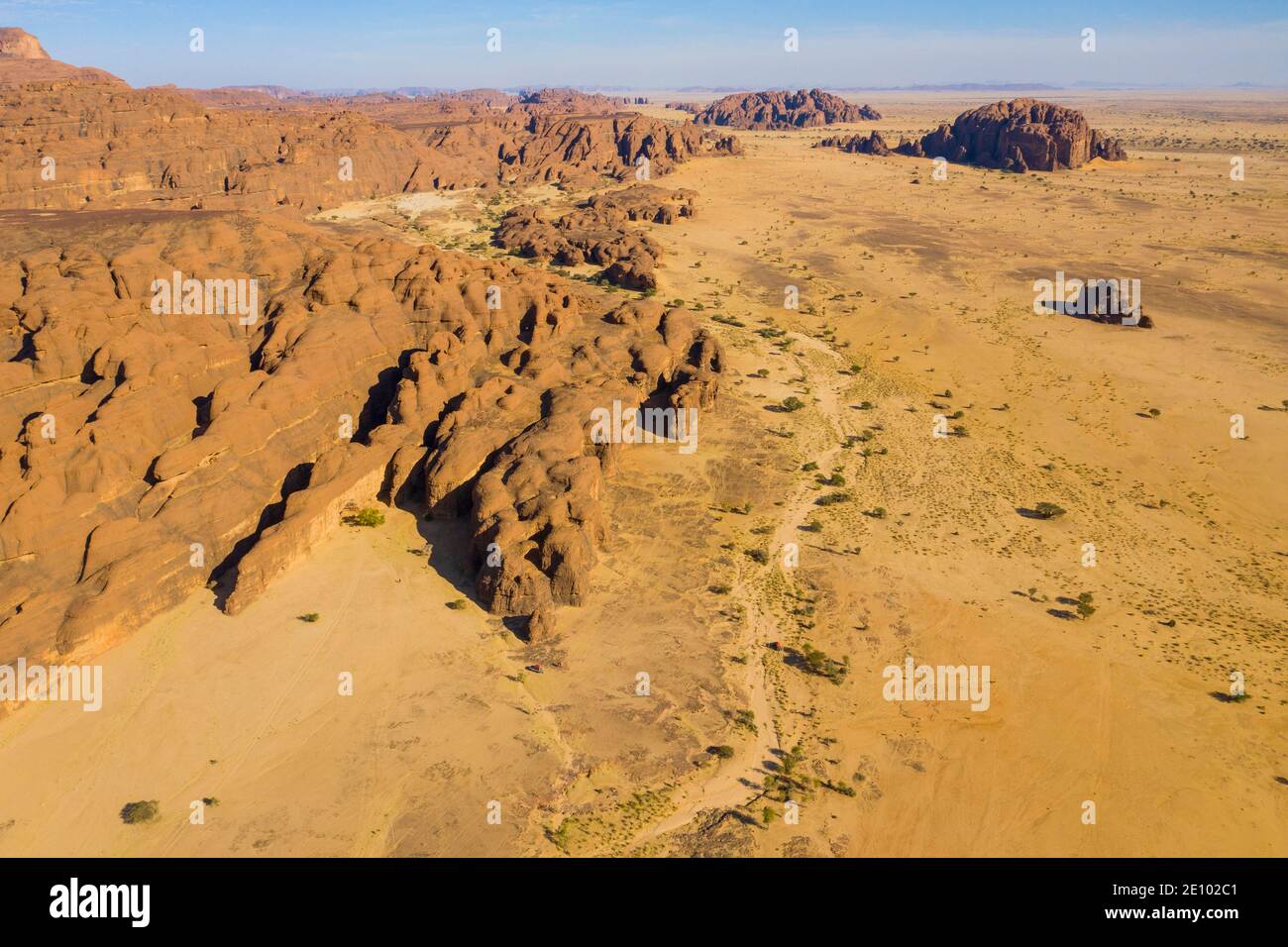 Luftaufnahme des UNESCO-Welterbes Sehenswürdigkeit Ennedi Plateau, nördlicher Tschad, Tschad, Afrika Stockfoto