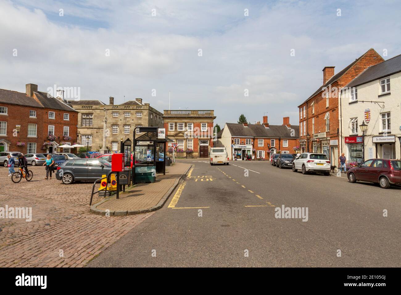 Allgemeine Ansicht des Market Place in Market Bosworth, Leicestershire, Großbritannien. Stockfoto