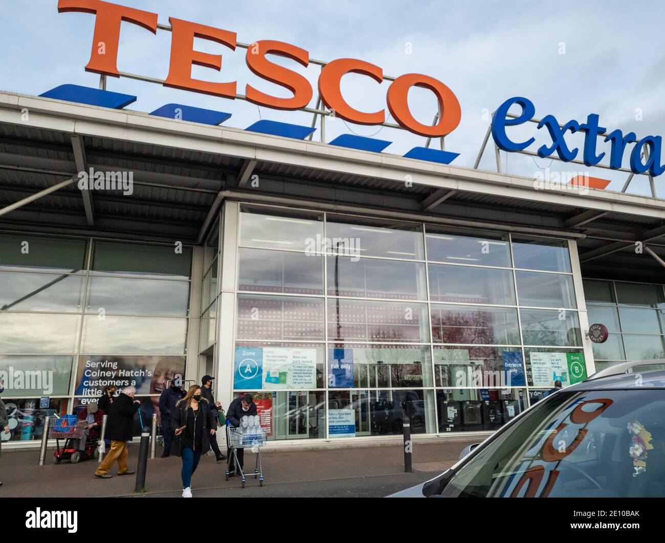 Eine Filiale von Tesco Extra, dem außerstädtischen Supermarkt von Großbritanniens führendem Supermarkt Tesco Plc Stockfoto