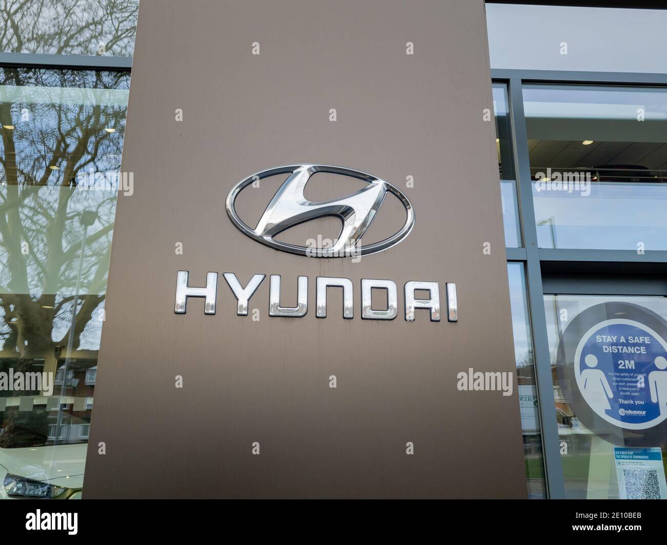 Das Zeichen und Markenzeichen des südkoreanischen Automobilherstellers Hyundai. Stockfoto