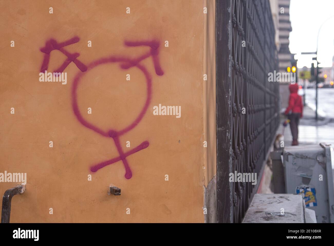 Rom, Italien. Januar 2021. Schilder an der Wand in der Nähe der argentinischen Botschaft, die vor einem Jahr von der italienischen feministischen Bewegung während einer Demonstration gemacht wurden (Foto: Matteo Nardone/Pacific Press) Quelle: Pacific Press Media Production Corp./Alamy Live News Stockfoto