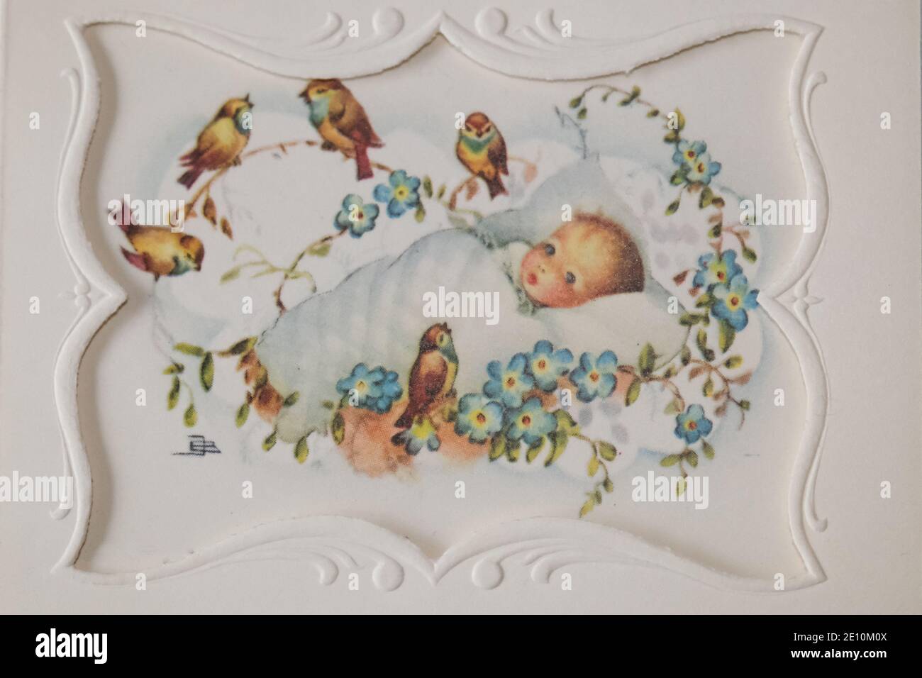 Vintage Geburt Ankündigungskarte für Baby Mädchen von 1957 mit Blumen und Vögel Stockfoto