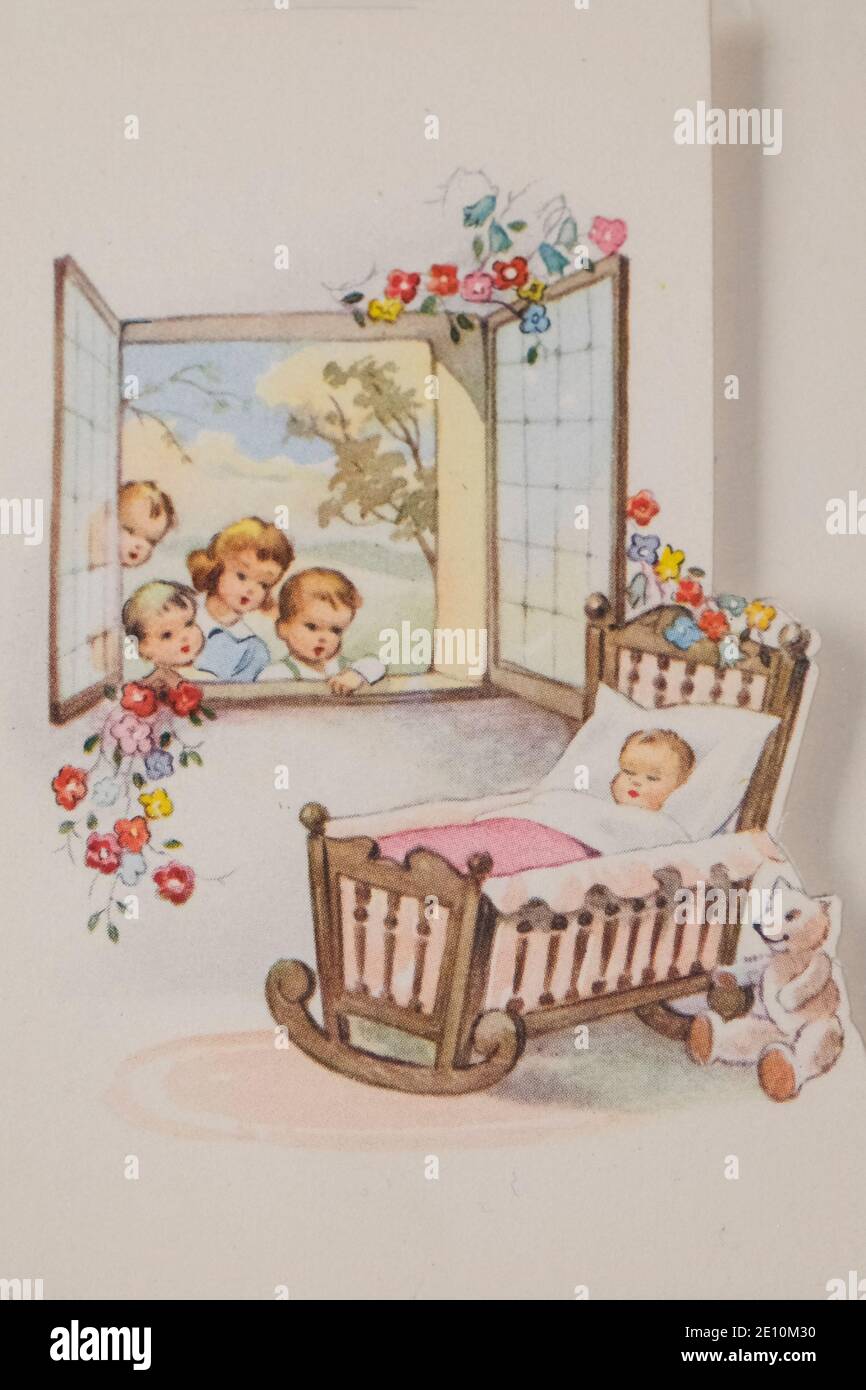 Original Vintage Geburt Ankündigungskarte für Baby Mädchen aus 1957 Mit Kindern, die durch das offene Fenster schauen Stockfoto