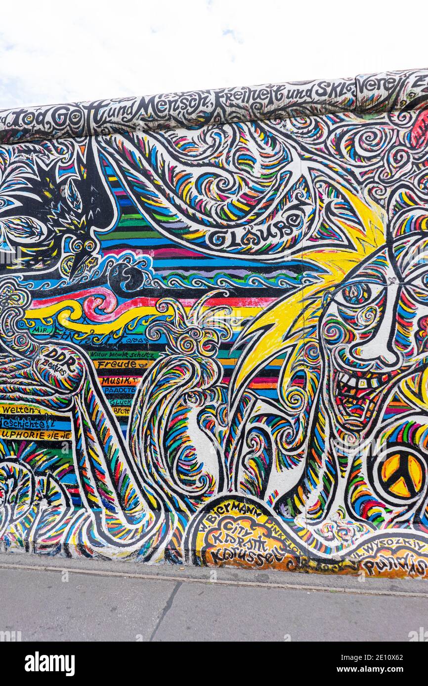 Die Berliner Mauer bleibt mit einigen Graffiti-Kunst Stockfoto