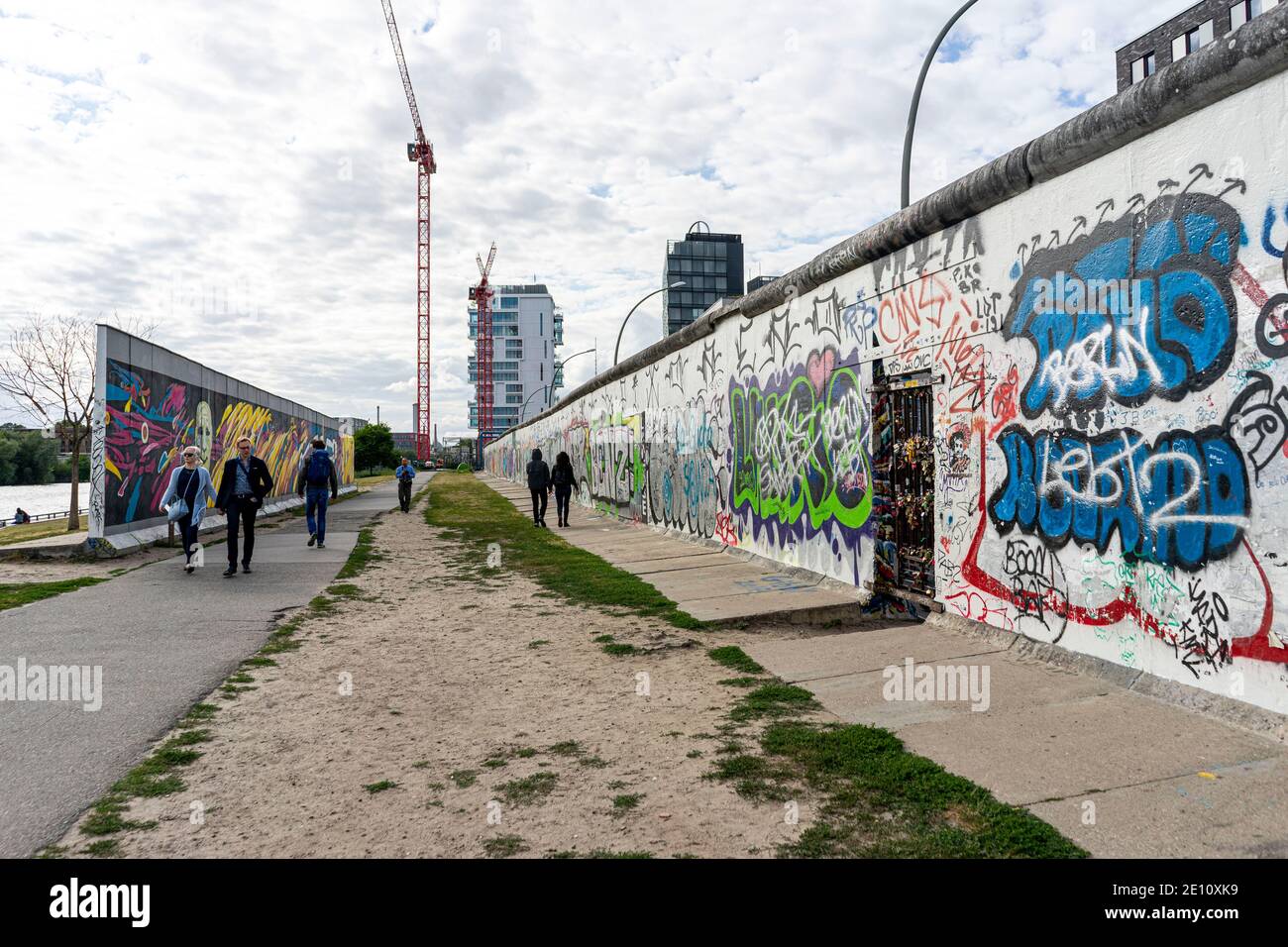 Die Berliner Mauer bleibt mit einigen Graffiti-Kunst Stockfoto