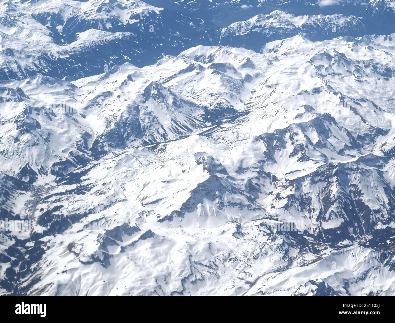 Luftaufnahme der italienischen alpen von einem Flugzeug aus gesehen Stockfoto